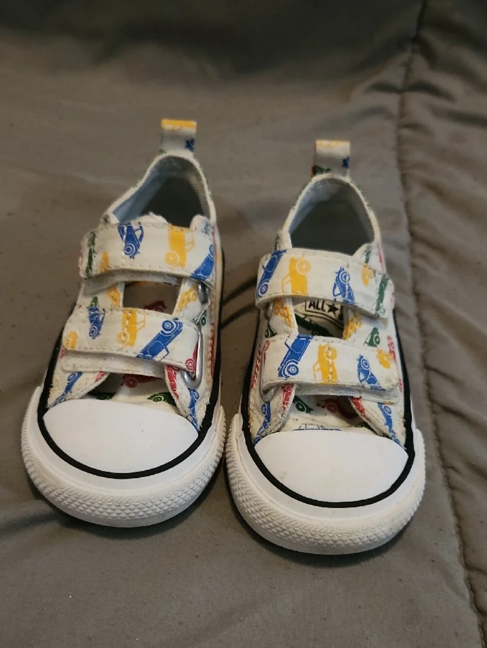 Converse playful canvas
